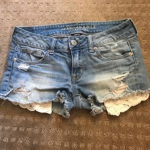 Size 2. Jean shorts with detail pockets.
